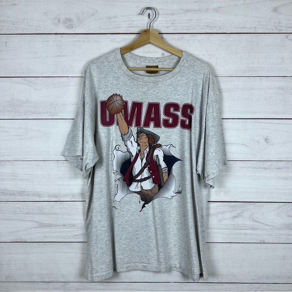 RARE Vintage 90s UMass Minutemen Nutmeg Breakthrough T-Shirt XL